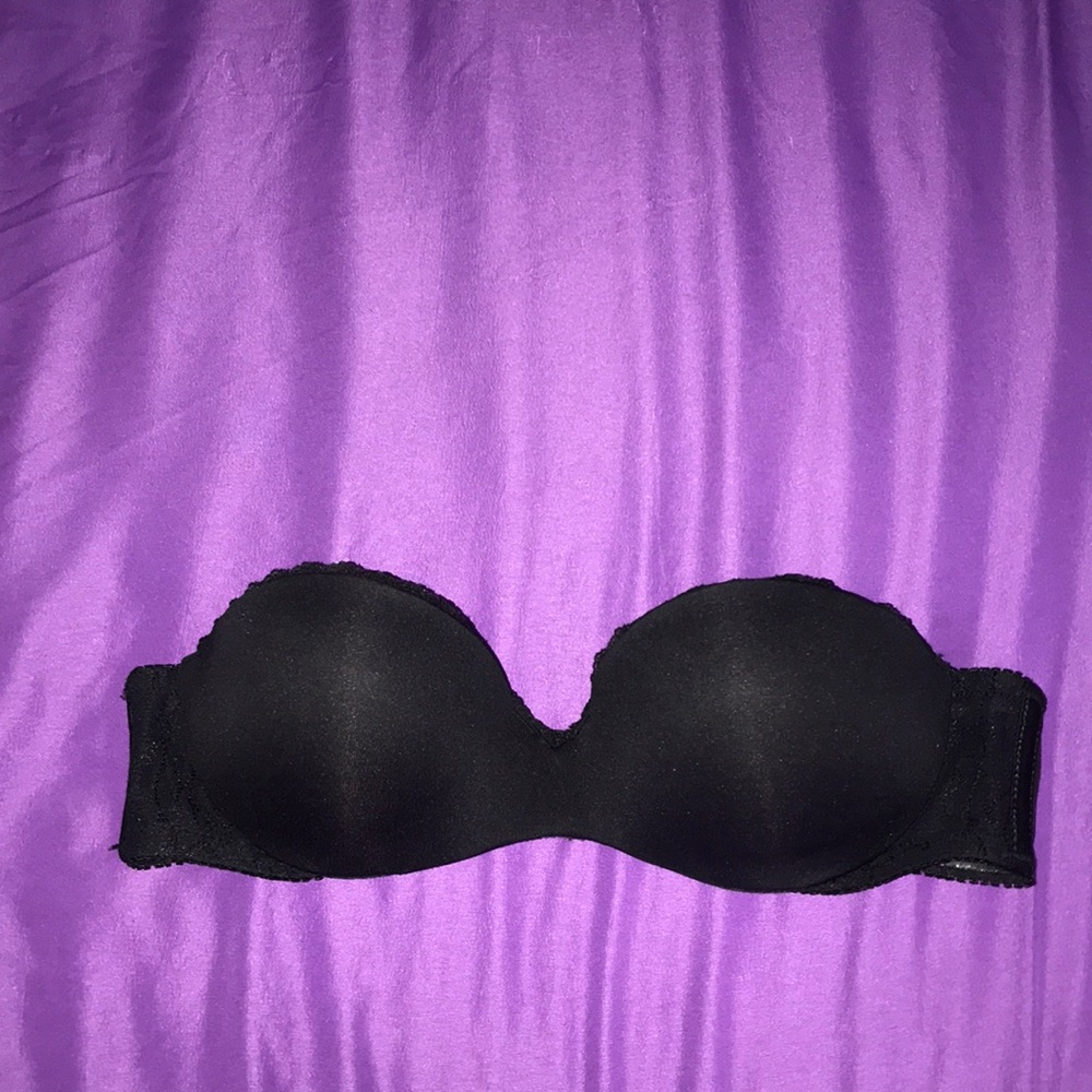 Strapless bra with lace trim